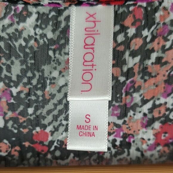 Xhilaration Pink and Black Short Sleeve Graphic Blouse - Picture 2 of 4